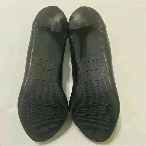 Time And Tru Classic Pumps Heels Womens 8 US Black Stylish Stiletto Heels - Picture 6 of 8